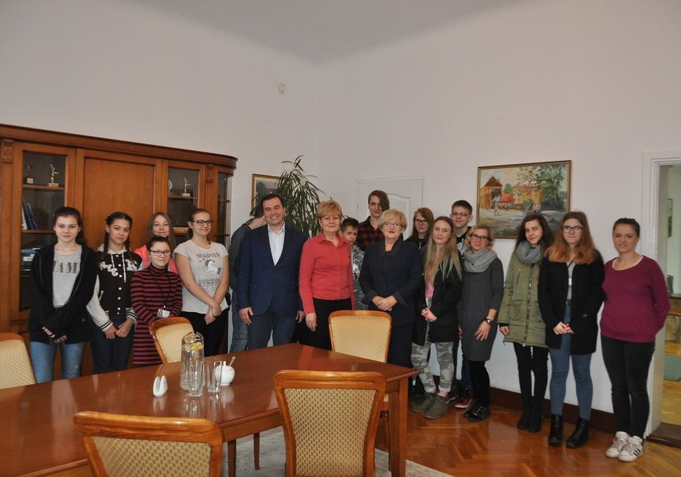 Wizyta klasy IIb w Starostwie Powiatowym w Lęborku grafika