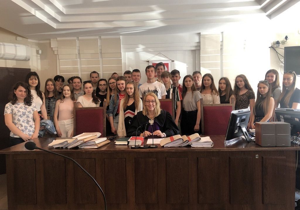 Lekcja w sądzie grafika