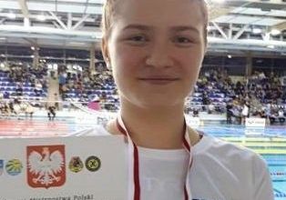 Weronika Klejna z 8c Mistrzynią Polski w pływaniu grafika