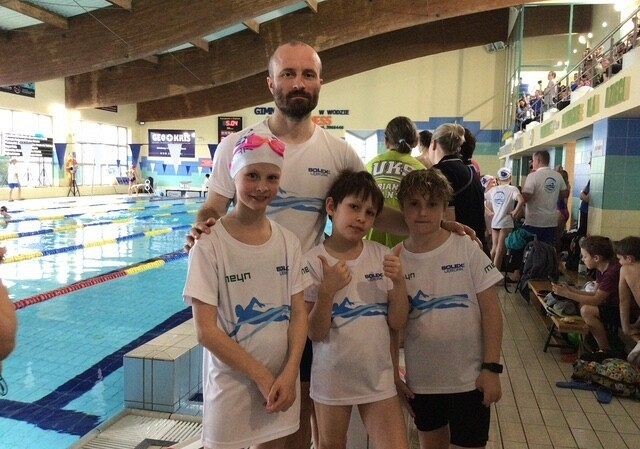 Młodzi pływacy UKS ,,jedynka"MEYN SOLEX Lębork grafika