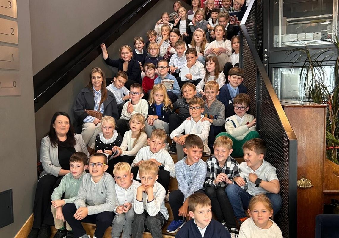 Wyjazd klas 2a i 2b do teatru grafika