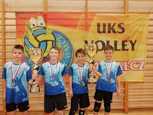 Młodzi siatkarze z sukcesami na Ogólnopolskim  Turnieju  Mini Piłki Siatkowej w Wałczu