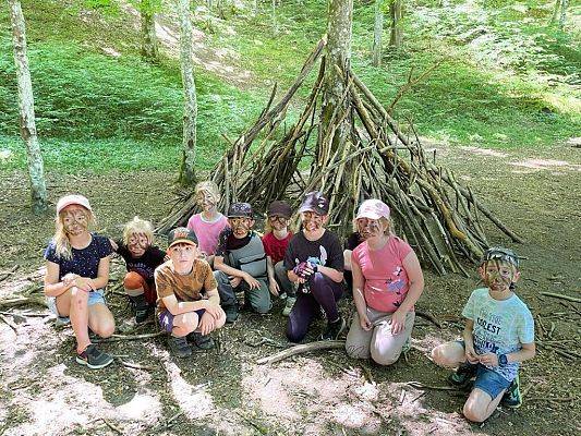 Leśna przygoda drugoklasistów