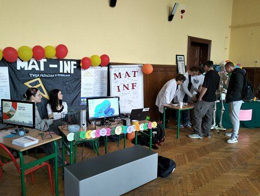 Ósmoklasiści  z wizytą w lęborskich szkołach ponadpodstawowych