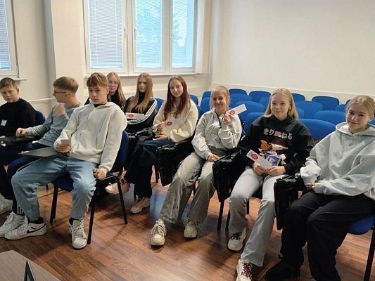 Klasa 8c odwiedziła Urząd Skarbowy w Lęborku