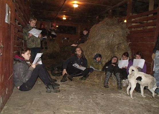 Teoria w Stajni Pałac Runowo grafika