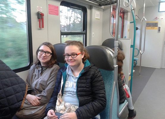 Klasa II b na lekcji edukacyjnej w Narodowym Banku Polskim grafika