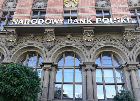 Klasa II b na lekcji edukacyjnej w Narodowym Banku Polskim grafika