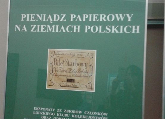 Klasa II b na lekcji edukacyjnej w Narodowym Banku Polskim grafika