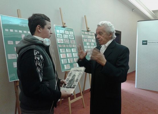 Klasa II b na lekcji edukacyjnej w Narodowym Banku Polskim grafika