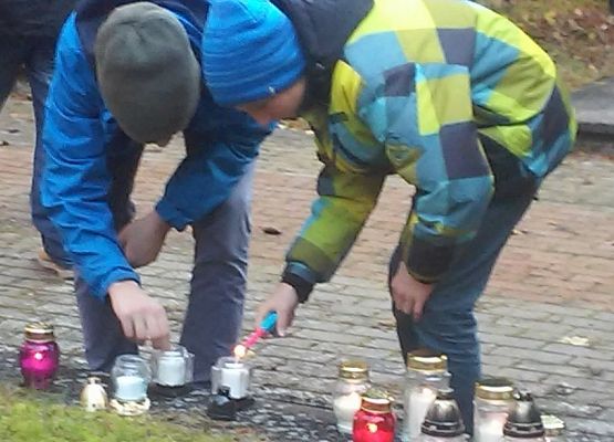 Porządki na Cmentarzu Żołnierzy Radzieckich. grafika