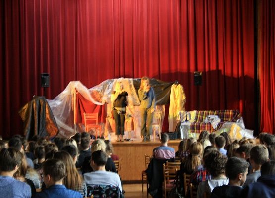 Przedstawienie ku przestrodze grafika