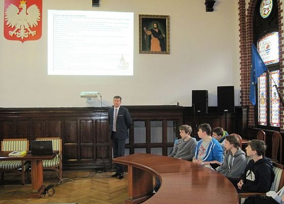 Klasa IIIb z wizytą w lęborskim Ratuszu grafika