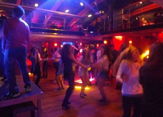 Będzie! Będzie zabawa, będzie się działo! Dyskoteka andrzejkowa w ,, Różanej” grafika