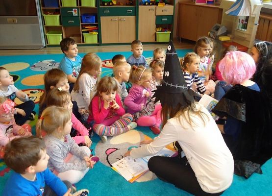 Andrzejkowe spotkanie z książką grafika