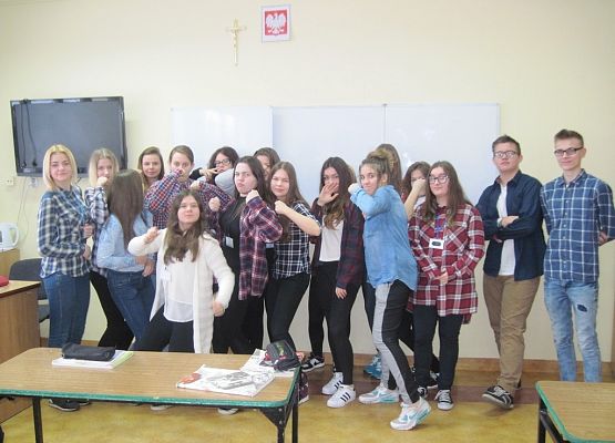 Bądź elegancki na co dzień  – czyli Międzynarodowy Dzień Koszuli w naszej szkole grafika