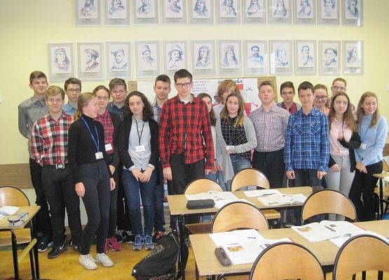 Bądź elegancki na co dzień  – czyli Międzynarodowy Dzień Koszuli w naszej szkole grafika