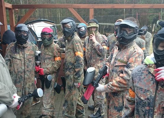 Paintballowe szaleństwo grafika