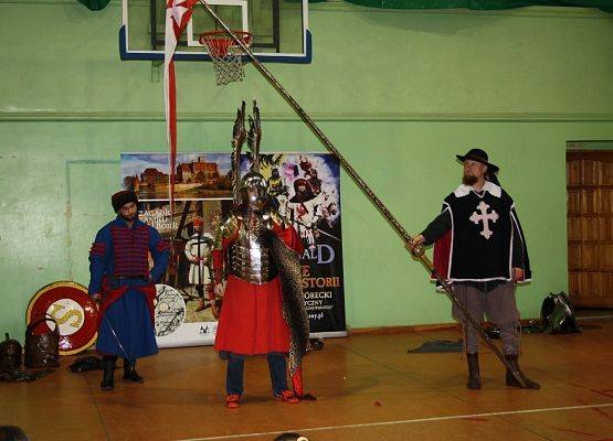 Żywa lekcja historii w naszej szkole grafika