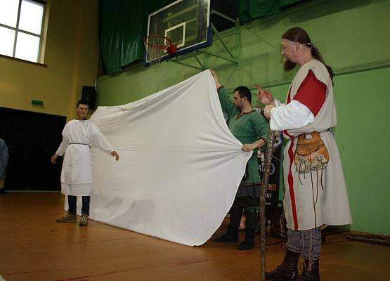 Żywa lekcja historii w naszej szkole grafika