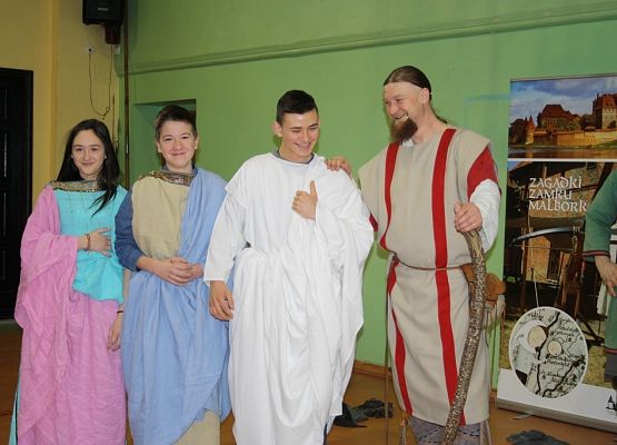 Żywa lekcja historii w naszej szkole grafika