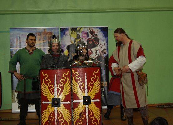 Żywa lekcja historii w naszej szkole grafika