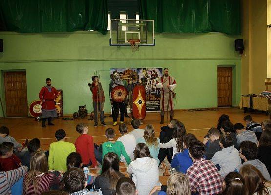 Żywa lekcja historii w naszej szkole grafika