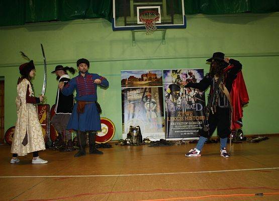 Żywa lekcja historii w naszej szkole grafika