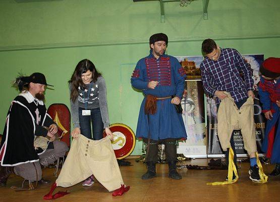 Żywa lekcja historii w naszej szkole grafika