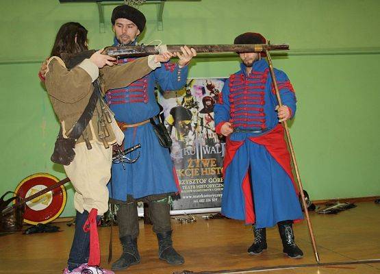 Żywa lekcja historii w naszej szkole grafika