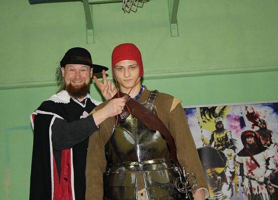 Żywa lekcja historii w naszej szkole grafika