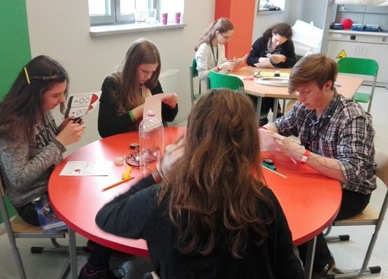 Uczniowie Gimnazjum nr 1 na Near Speace grafika