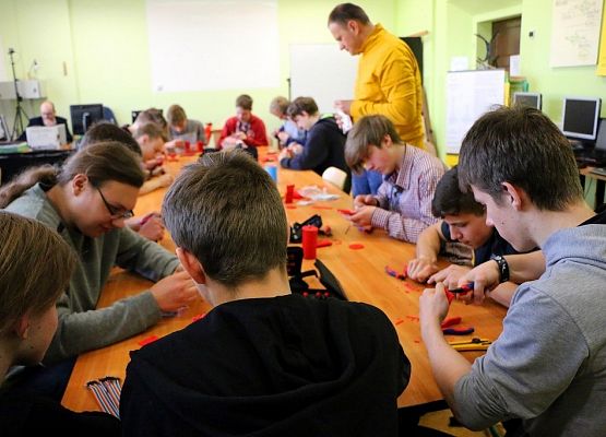 Polska Szkoła Inżynierii Kosmicznej – zajęcia konstruowania grafika