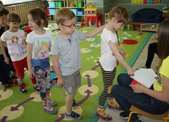 Duszki, stworki i potworki - kolejne czytelnicze spotkanie z przedszkolakami grafika