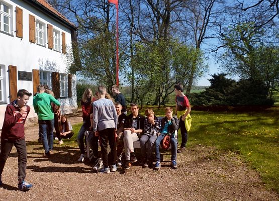 Pierwszoklasiści w Będominie grafika