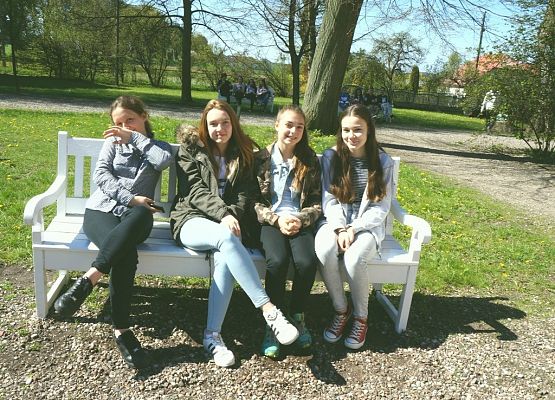 Pierwszoklasiści w Będominie grafika