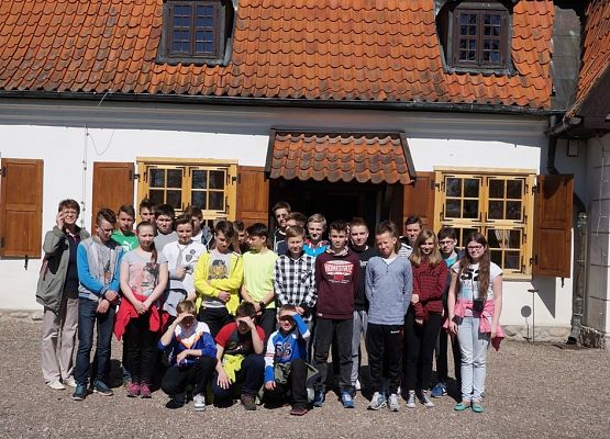 Pierwszoklasiści w Będominie grafika