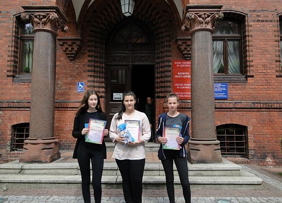 Laureatki konkursu plastycznego: „Stop uzależnieniom” grafika