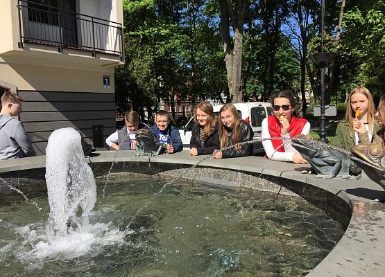 Z językiem przez świat grafika