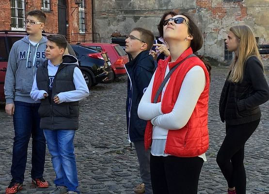 Z językiem przez świat grafika