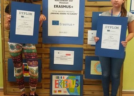 Erasmus+ na półmetku grafika