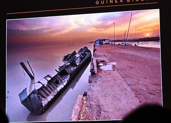 Ciekawa, barwna i nieodkryta Afryka grafika