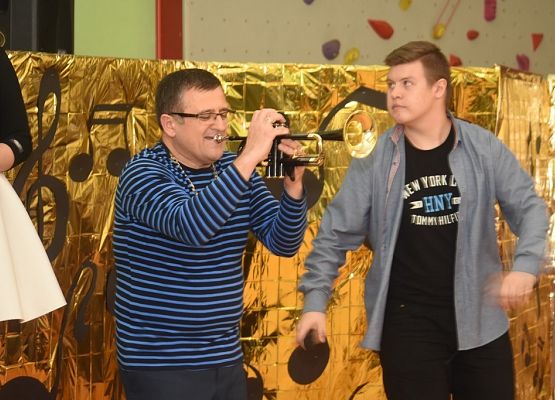 Eurowizja z ,, Erasmus+” grafika