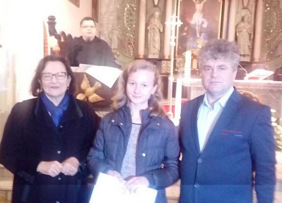 Laureatki Powiatowego Konkursu Plastycznego – „Jan Paweł II – bądźcie świadkami miłosierdzia” grafika