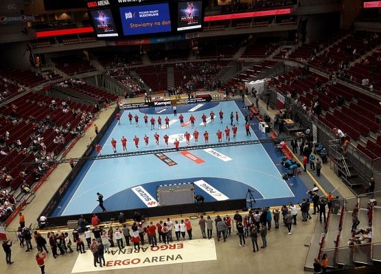 Czwartkowy wieczór w Ergo Arenie. Mecz Polska - Serbia grafika