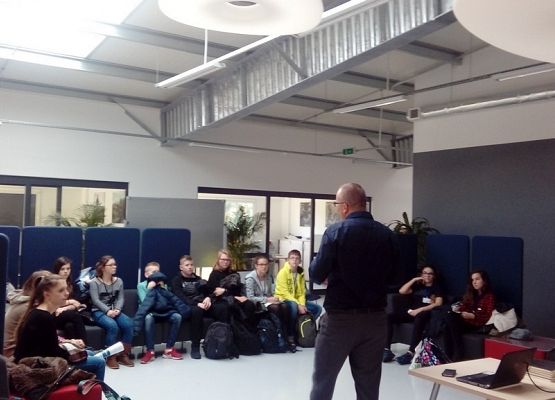 Klasa Ib w firmie NFM Production Sp. z o.o grafika