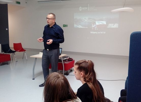 Klasa Ib w firmie NFM Production Sp. z o.o grafika