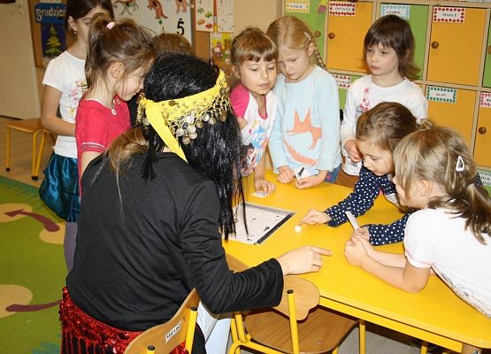 Hokus - pokus, czary-mary, niech się spełnią andrzejkowe  czary  – kolejne spotkanie czytelnicze dla najmłodszych grafika