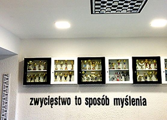 Uwaga! świeżo malowane grafika