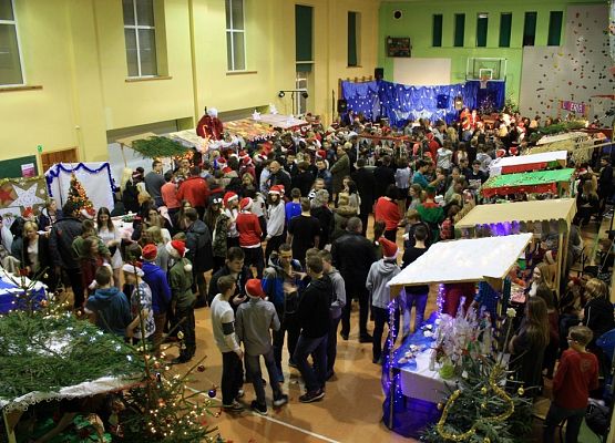 Tłumnie, wesoło i  bożonarodzeniowo … czyli Jarmark w naszej szkole! grafika